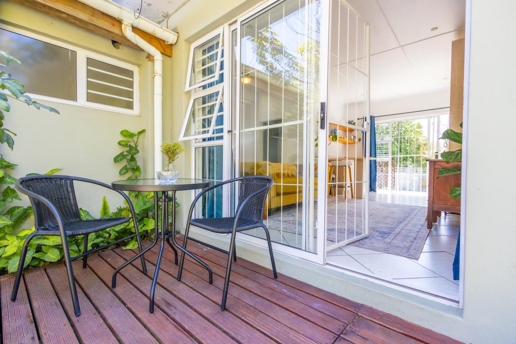 The Yellow Door Guesthouse East London Εξωτερικό φωτογραφία