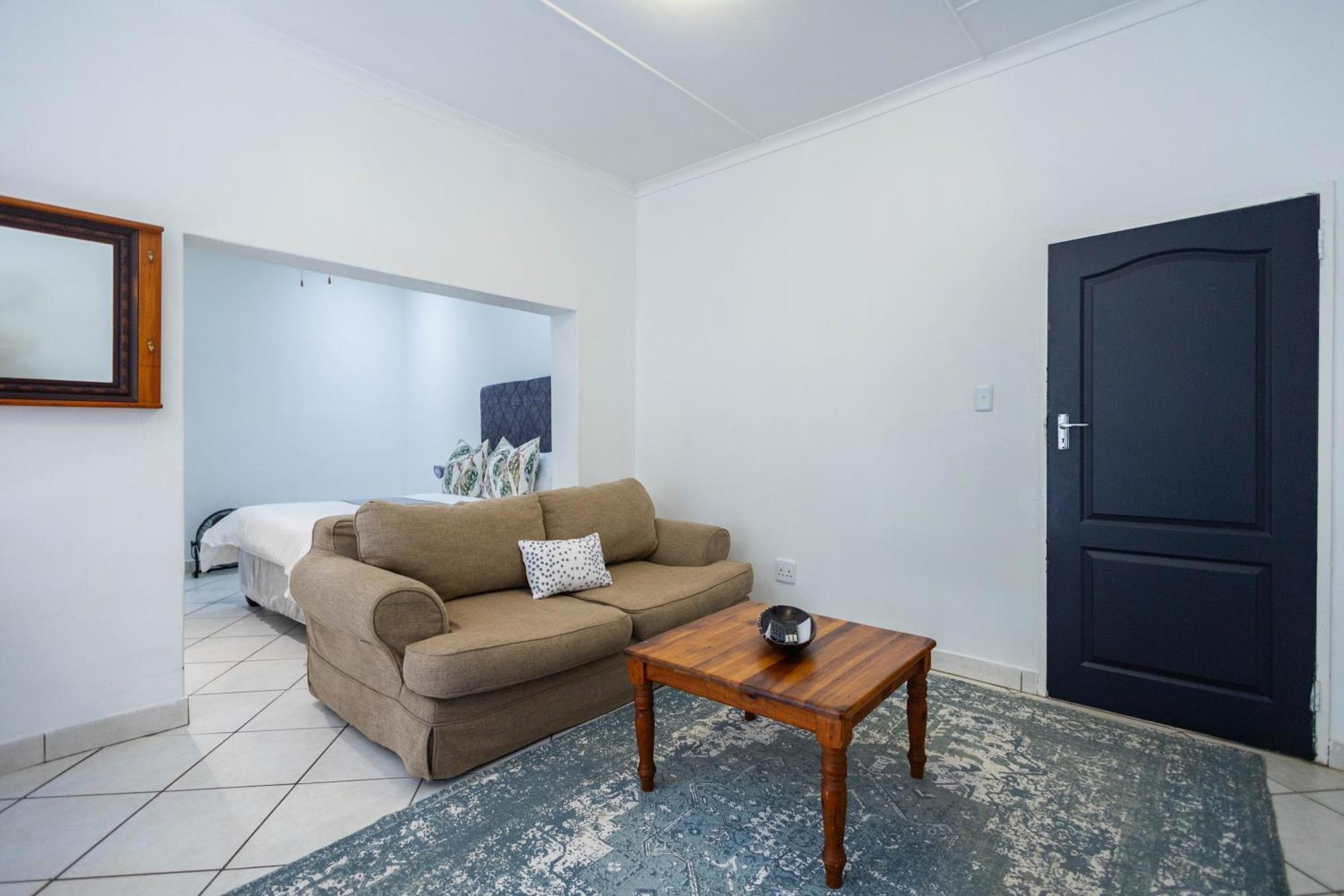 The Yellow Door Guesthouse East London Εξωτερικό φωτογραφία