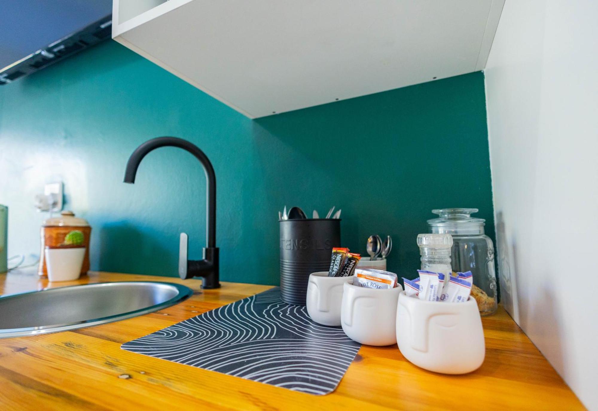 The Yellow Door Guesthouse East London Εξωτερικό φωτογραφία